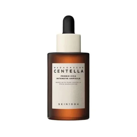 Ampoule intensive à la Centella fermentée et aux céramides. Elle aide à apaiser, hydrater et renforcer la barrière cutanée tout en laissant un fini souple et lumineux.