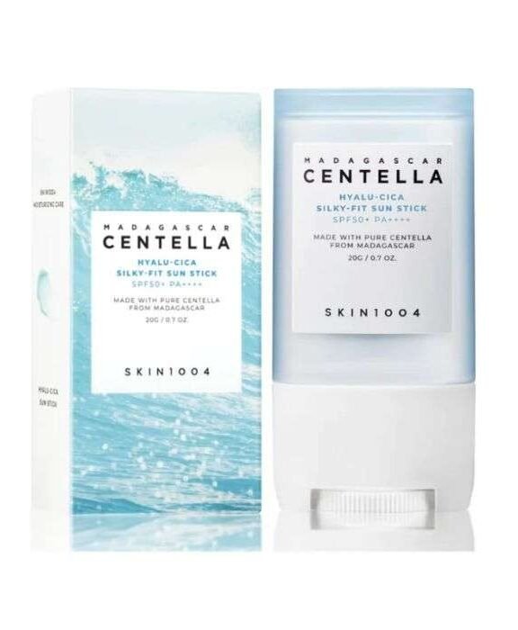 Formulé avec la centella asiatica et l'acide hyaluronique, ce stick offre une protection solaire efficace tout en apaisant et hydratant la peau.