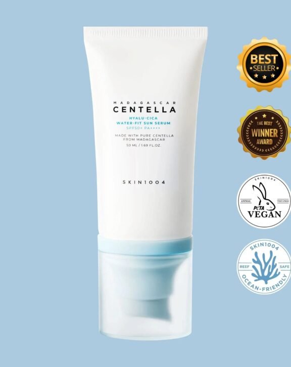 Sérum solaire SPF50+ PA++++ à la Centella Asiatica et à l'acide hyaluronique. Sa texture légère de type sérum aide à protéger des UV tout en apportant hydratation et confort.
